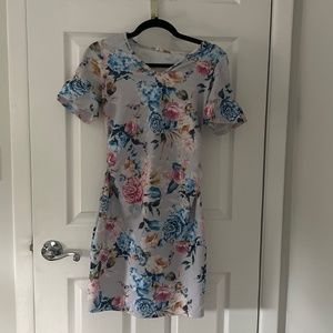 Floral maternity dress size small